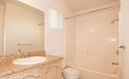 River Knolls Apartment — Photo 15