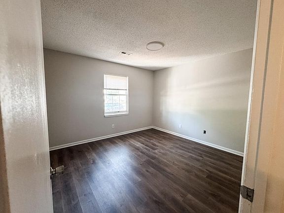 4th image of 1725 W Pine Lake Dr
