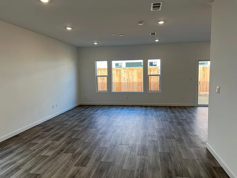 9634 Maple Terrace Ln — Photo 2