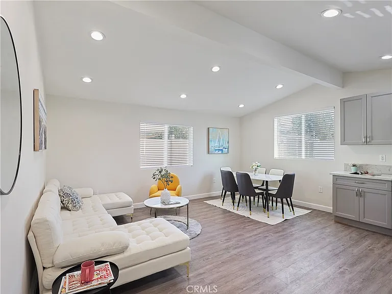 15803 Chatsworth St — Photo 8