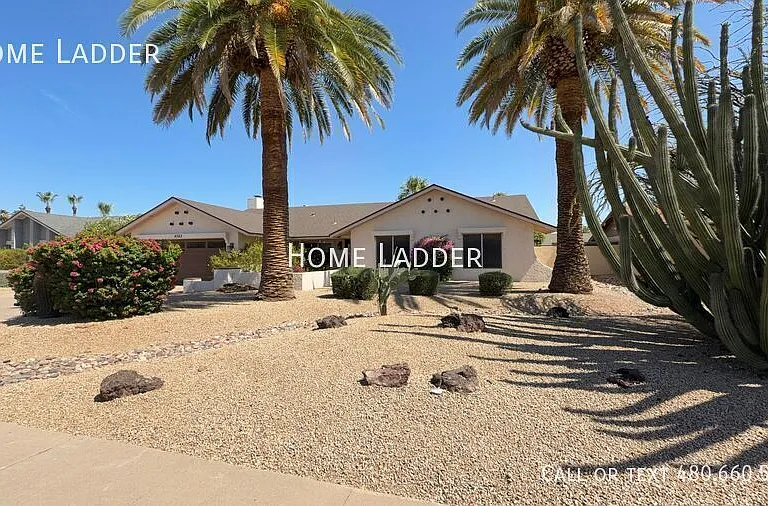 4362 E Ludlow Dr — Photo 2