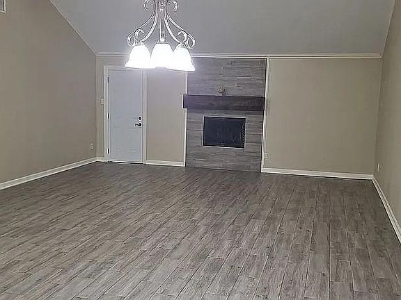4th image of 12007 Fairpoint Dr