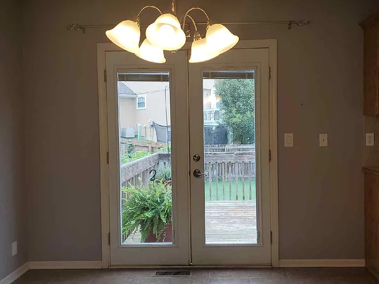 1501 Stoneybrooke Dr — Photo 7