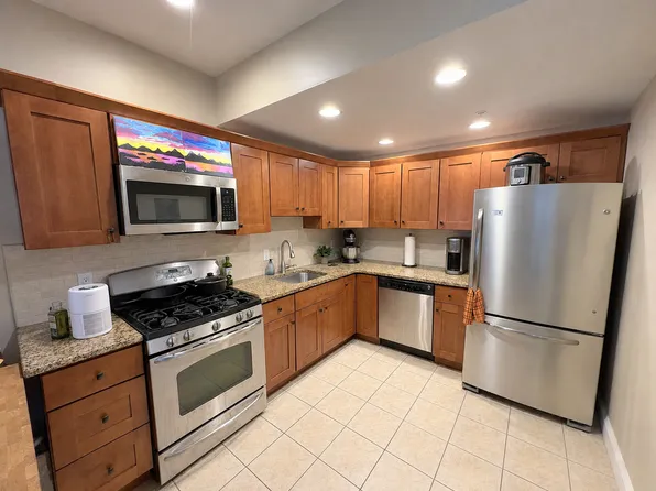 914 Saratoga St, Boston, MA 02128