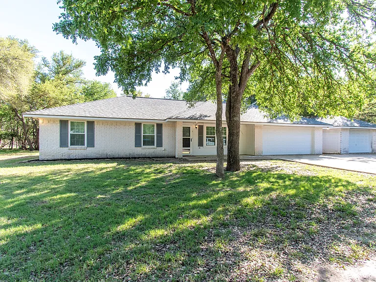 11 Basswood Ct — Photo 1