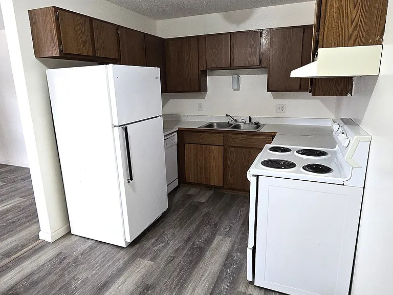 1001 Stanley Ave #1-13 — Photo 2