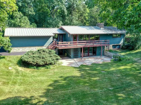 1905 Hillside DRIVE, Delafield, WI 53018
