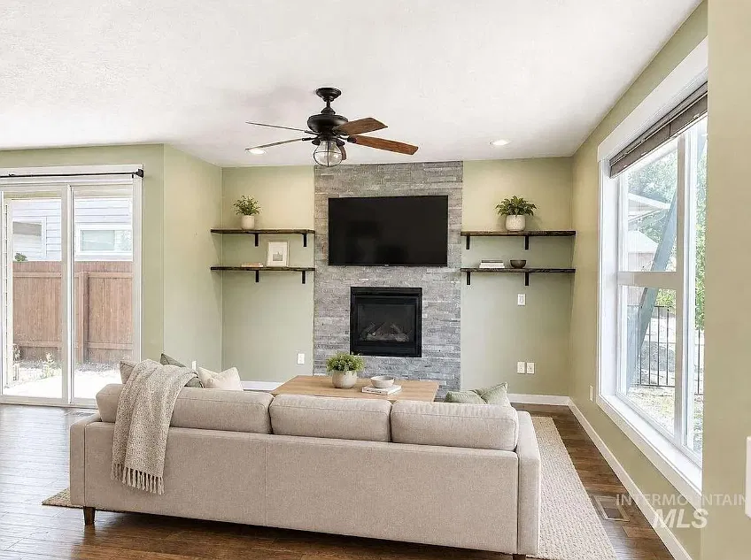 4 bed, 2225 sqft, $4,200 — Photo 2