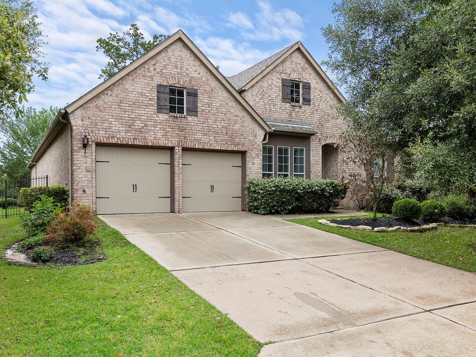 4 bed, 3.5 bath, 3249 sqft, $4,500 — Photo 2