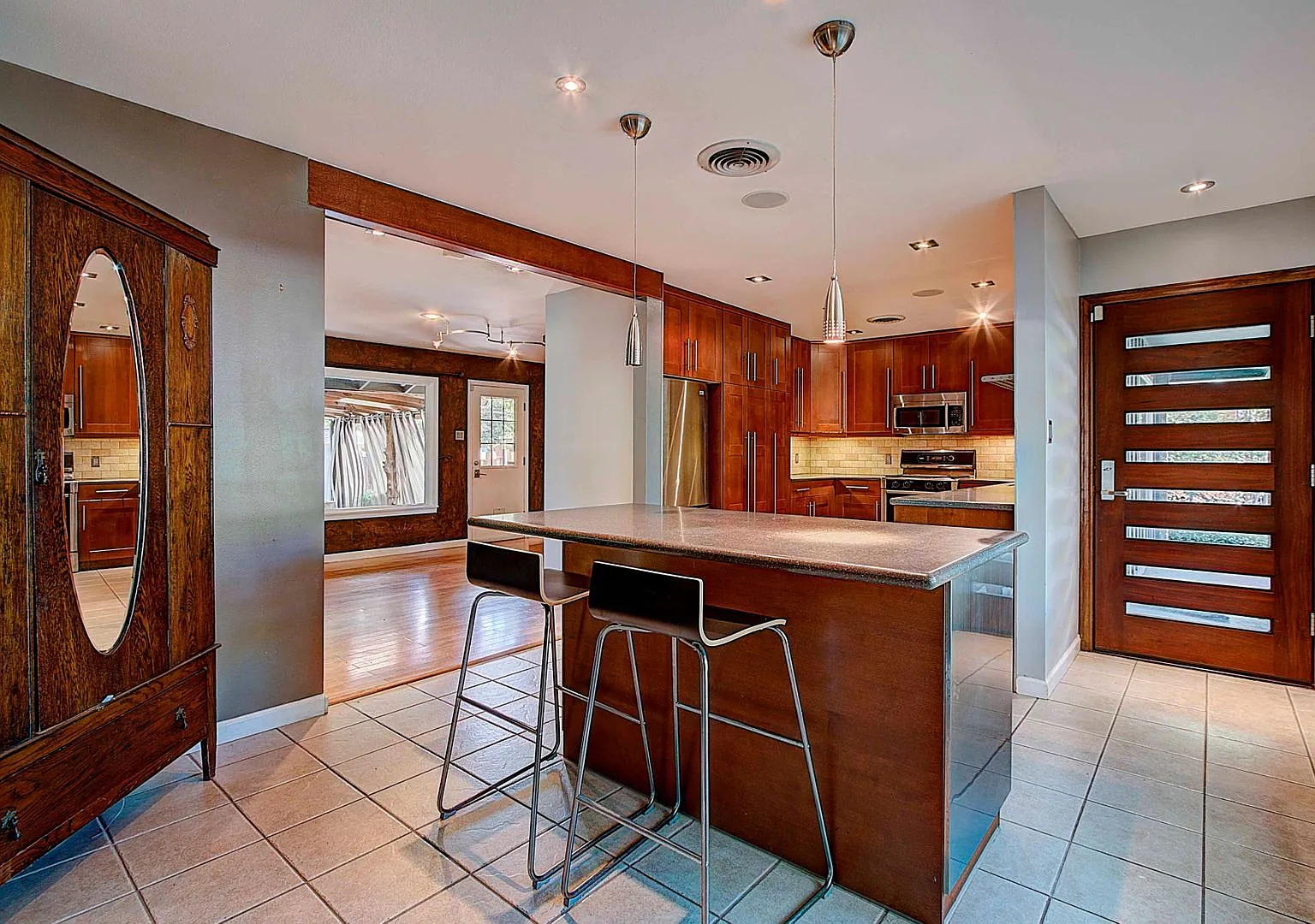 5500 Westminster Drive — Photo 2