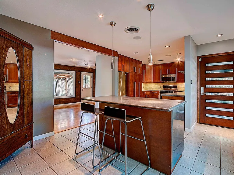 5500 Westminster Drive — Photo 2