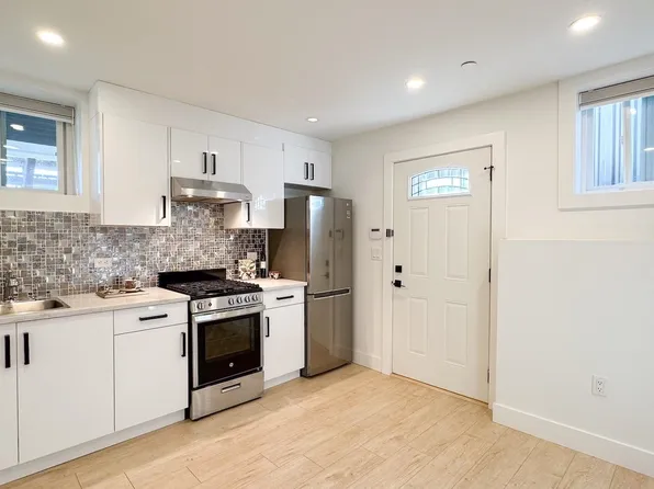2723 Turner St, Vancouver, BC V5K 2G3