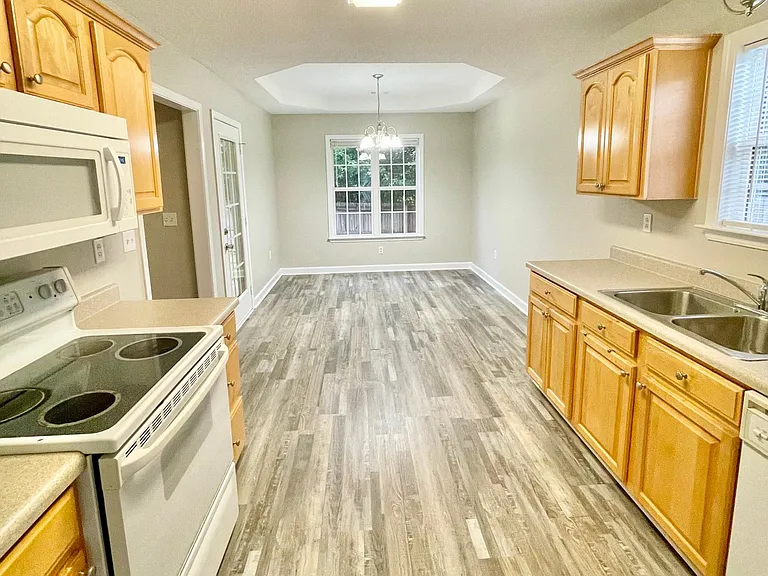 108 Candy Ln — Photo 3