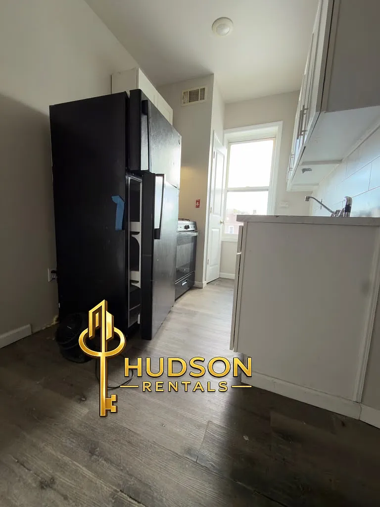 2 bed, 800 sqft, $1,750 — Photo 1