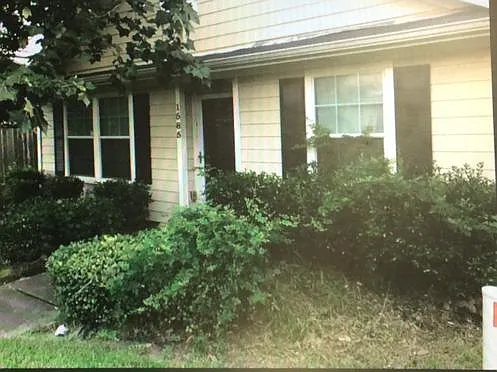 3 bed, 1201 sqft, $1,830 — Photo 2