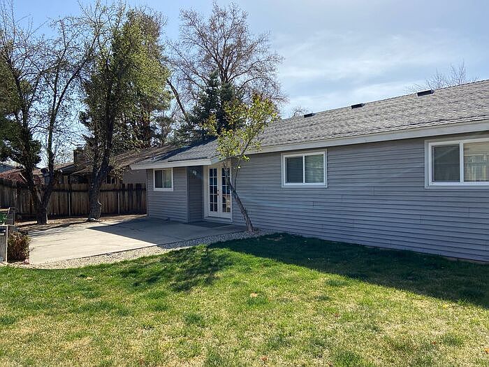 1st image of 3030 Parkland Dr