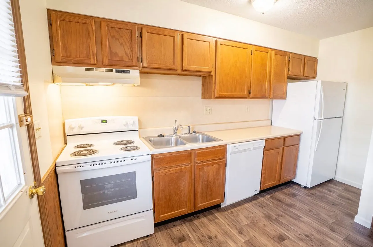 2 bed, 800 sqft, $750 — Photo 2
