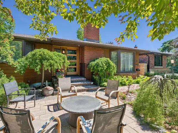 48 W Flavelle Rd SE, Calgary, AB T2H 1E7