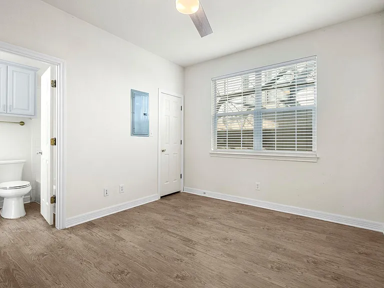 1100 W 25th St #101 — Photo 39