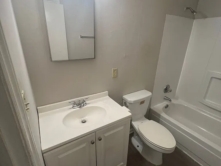 1316 S Linwood Rd — Photo 6