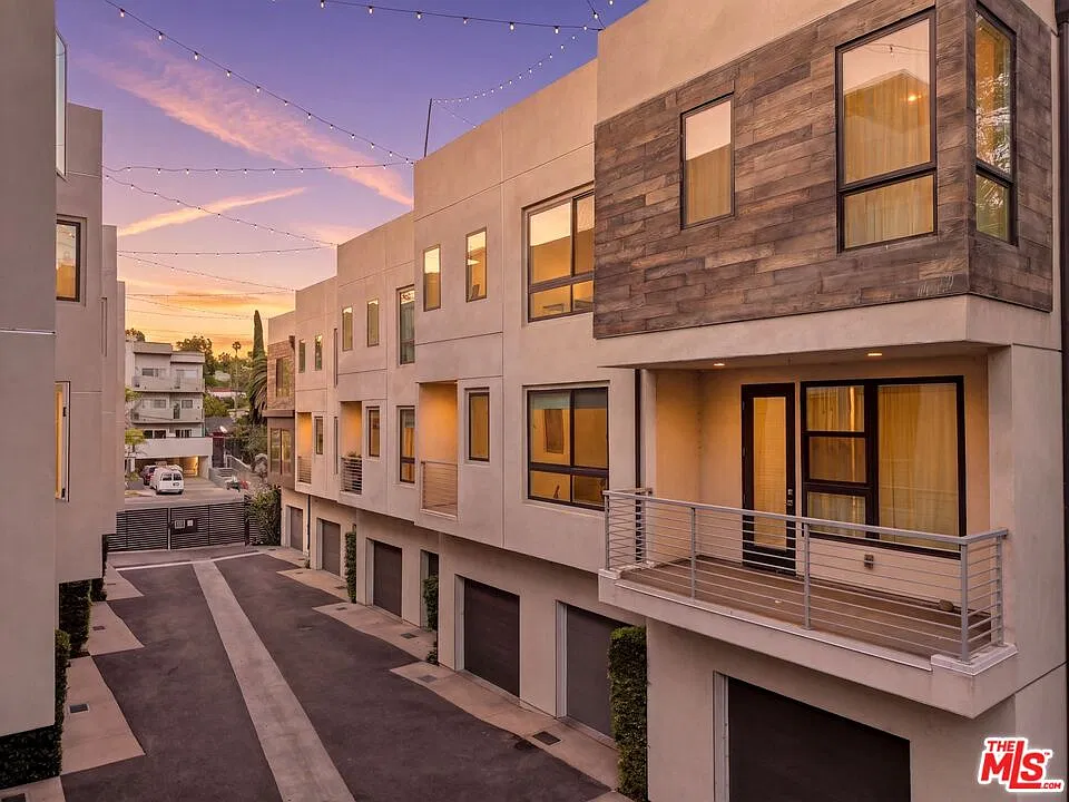 2111 N Cahuenga Blvd #11