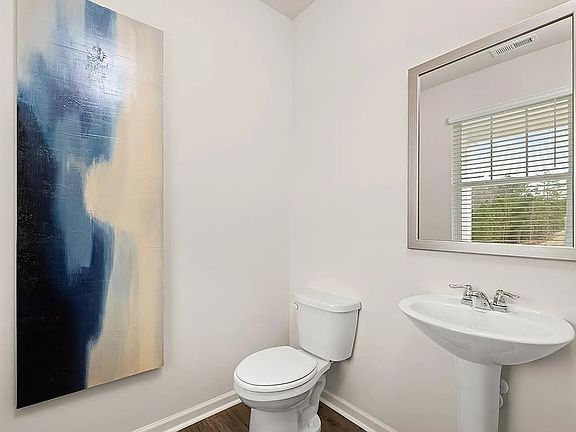 3rd image of 70 Oakwood Dr