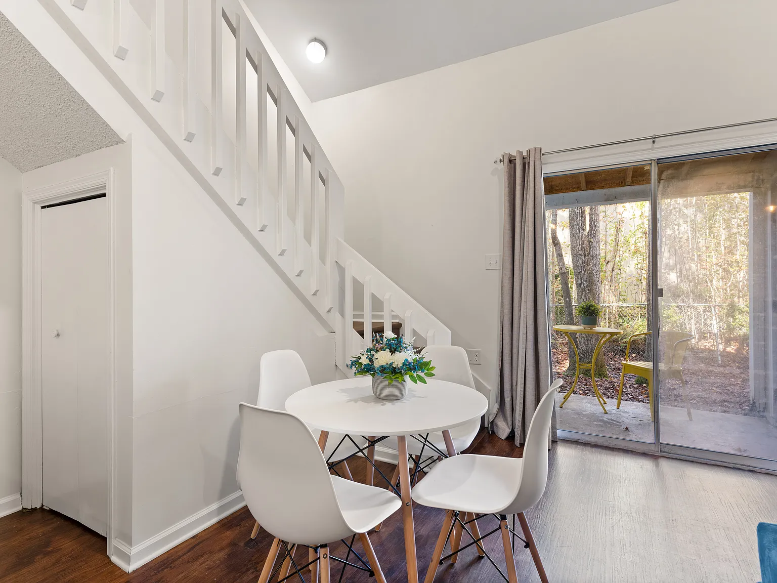 2 bedroom townhouse - Fully Furnished — Photo 2