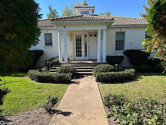 2nd image of 1946 Mansion Dr