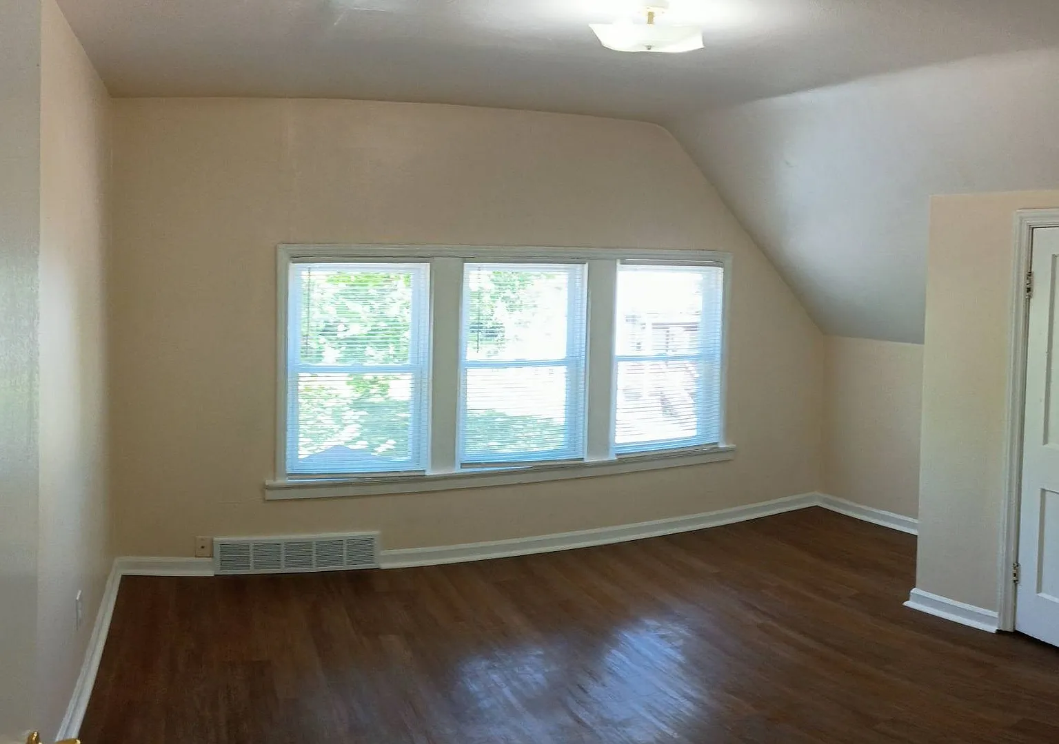 3356N12thJ — Photo 3