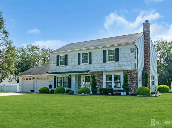 13 Woodward Rd, Manalapan, NJ 07726