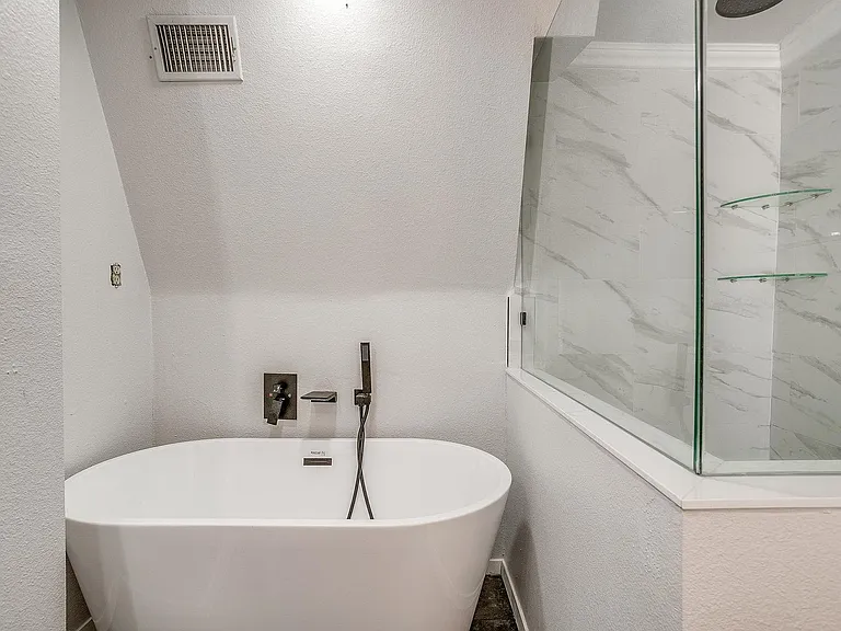 3562 W 4th St #A — Photo 16
