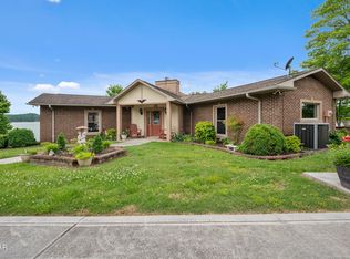 901 Lake Smoky Rd, Sevierville, TN 37876