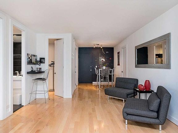 3rd image of 117 E 57th St APT 27E