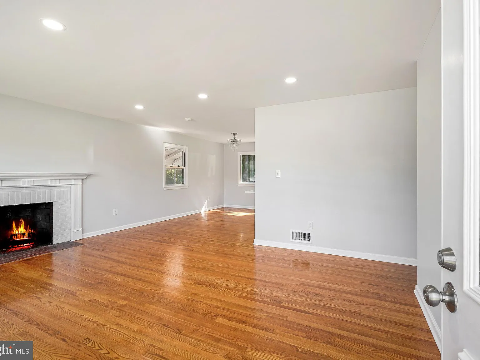 6 bed, 3.0 bath, 2420 sqft, $3,800 — Photo 4