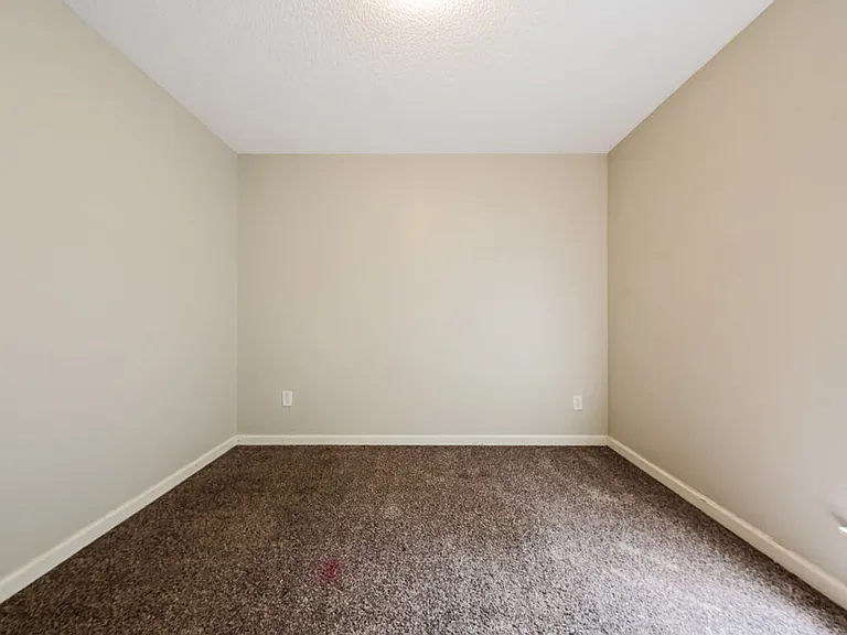 5028 Kens Ct — Photo 14