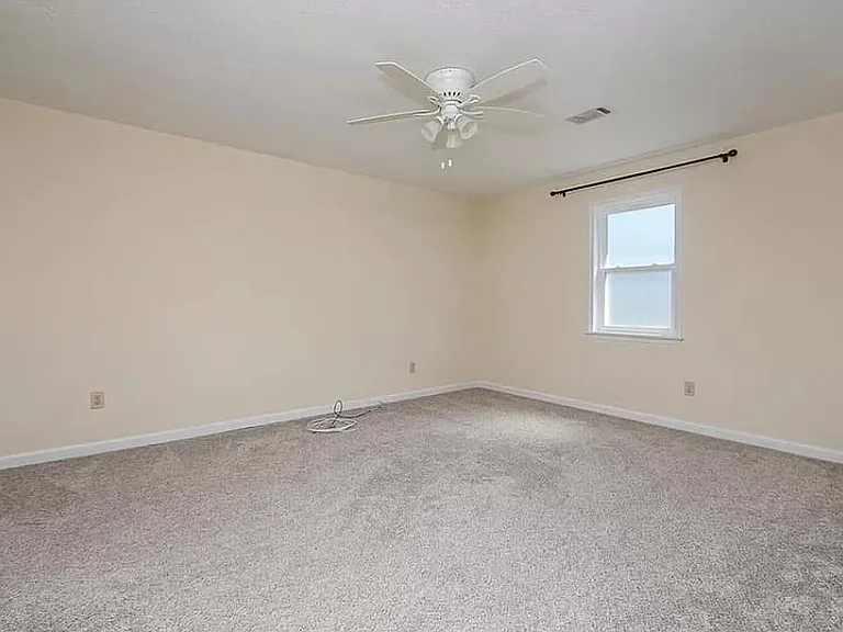 143 Caymen Ct — Photo 15