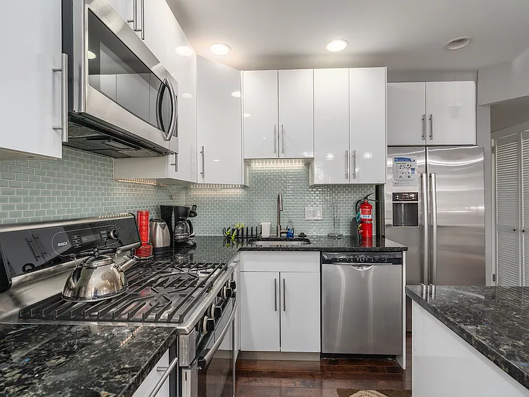403 P St NW #B — Photo 5