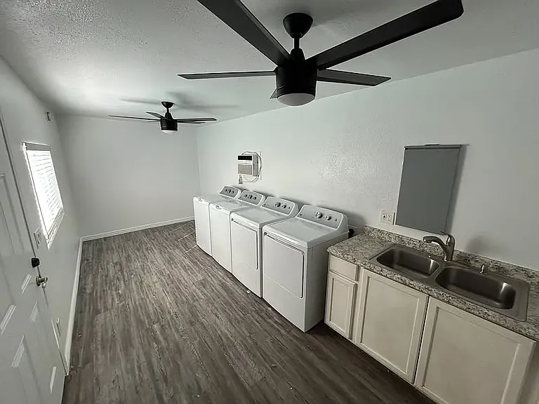 1129 S Farmer Ave #C — Photo 13