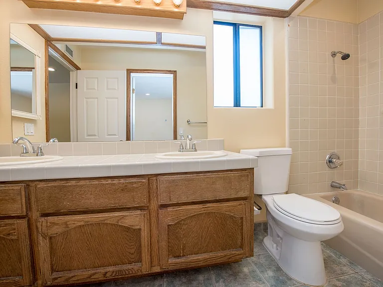 2274 N Rockridge Pl — Photo 42