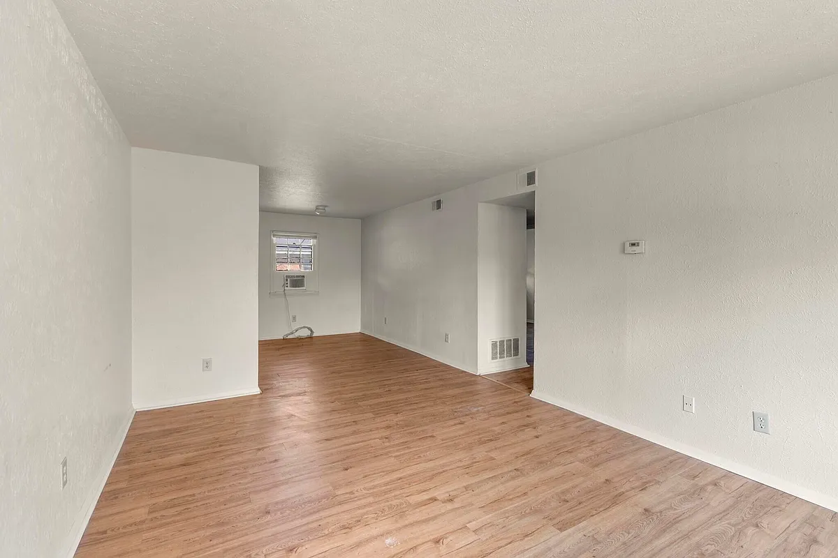 Building Photo - 105 Northwood Dr