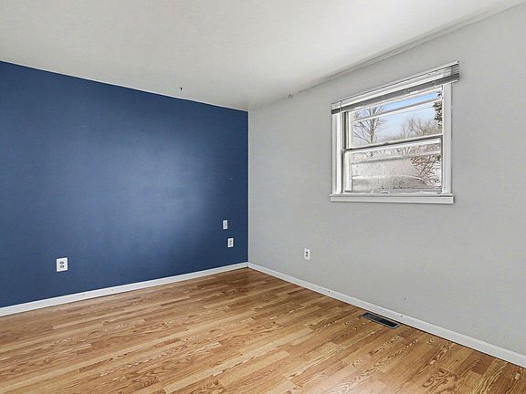 4th image of 573 River Rd