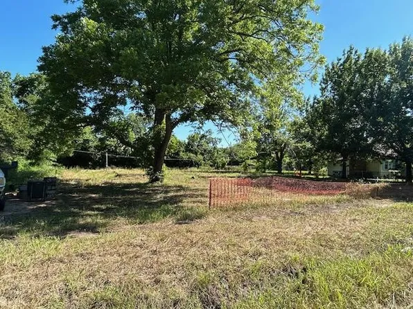 401 W Spruce St, Whitewright, TX 75491