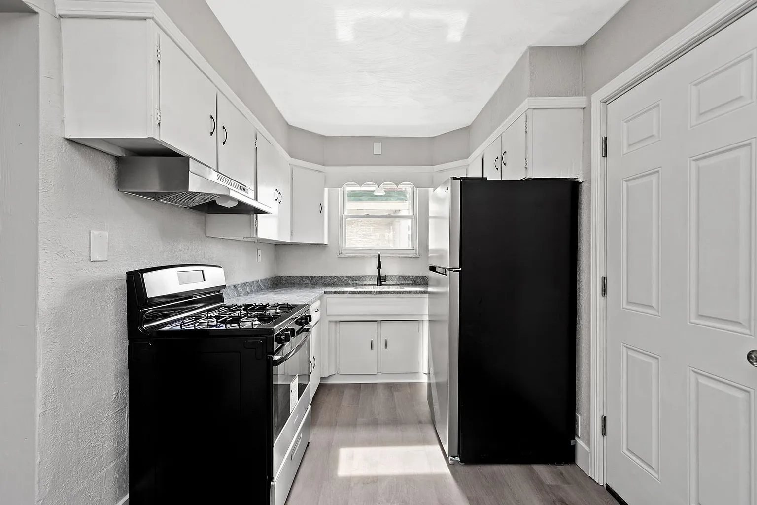 2512 Banker St photo 1