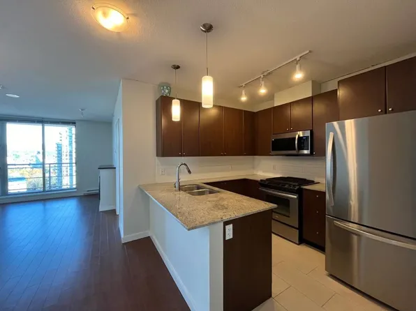 280 Ross Dr, New Westminster, BC V3L 0C2