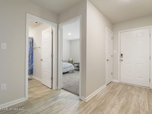 3rd image of 1024 Enclave Cir