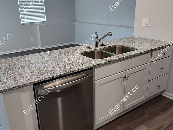 4th image of 3930 Park Ave