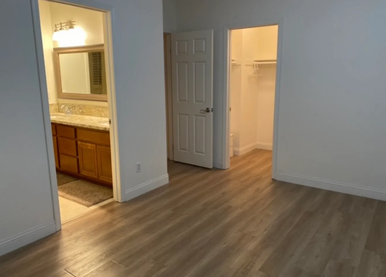 6 bed, 4689 sqft, $1,250 — Photo 2