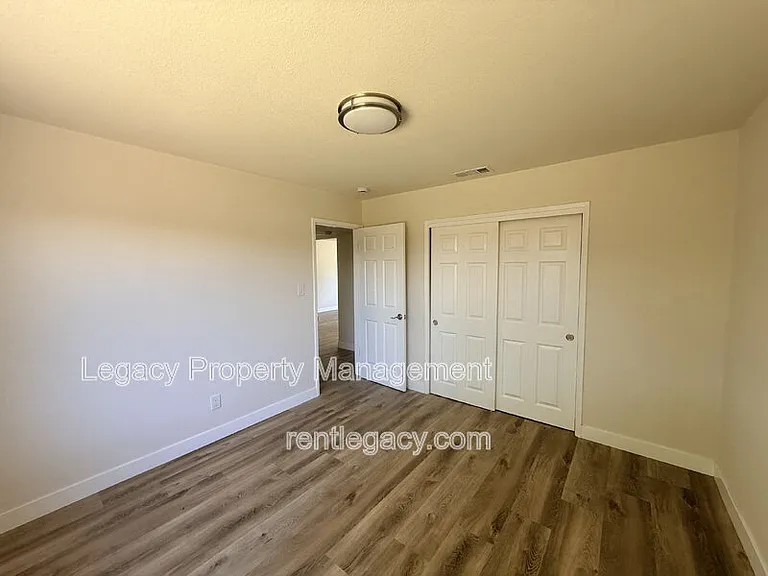 3805 32nd Ave — Photo 17