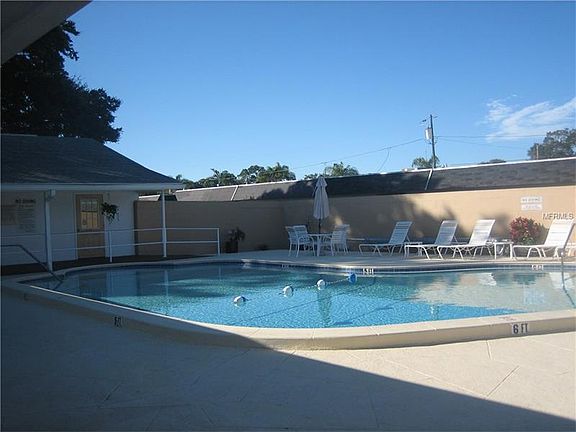 3rd image of 217 Sky Loch Dr E