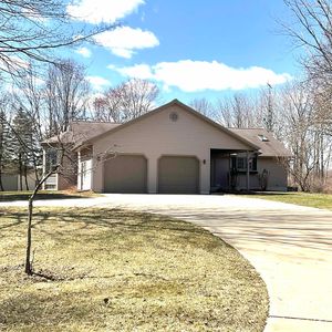 2757 N Five Mile Rd, Midland, MI, 48642